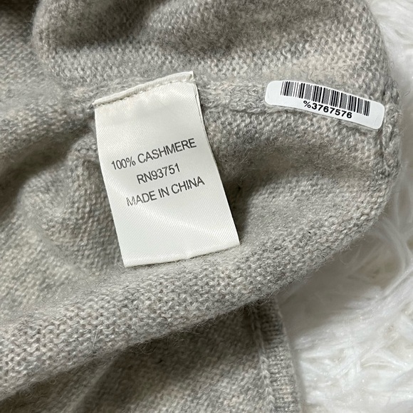 Incashmere | Soft Gray Cashmere Sweater - Picture 6 of 9